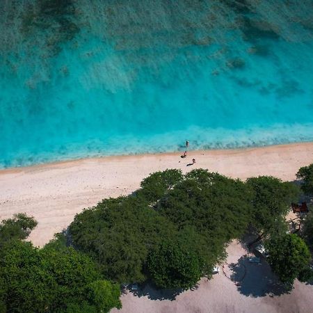 Gili Teak Beach Front Resort Джили Трауанган Екстериор снимка