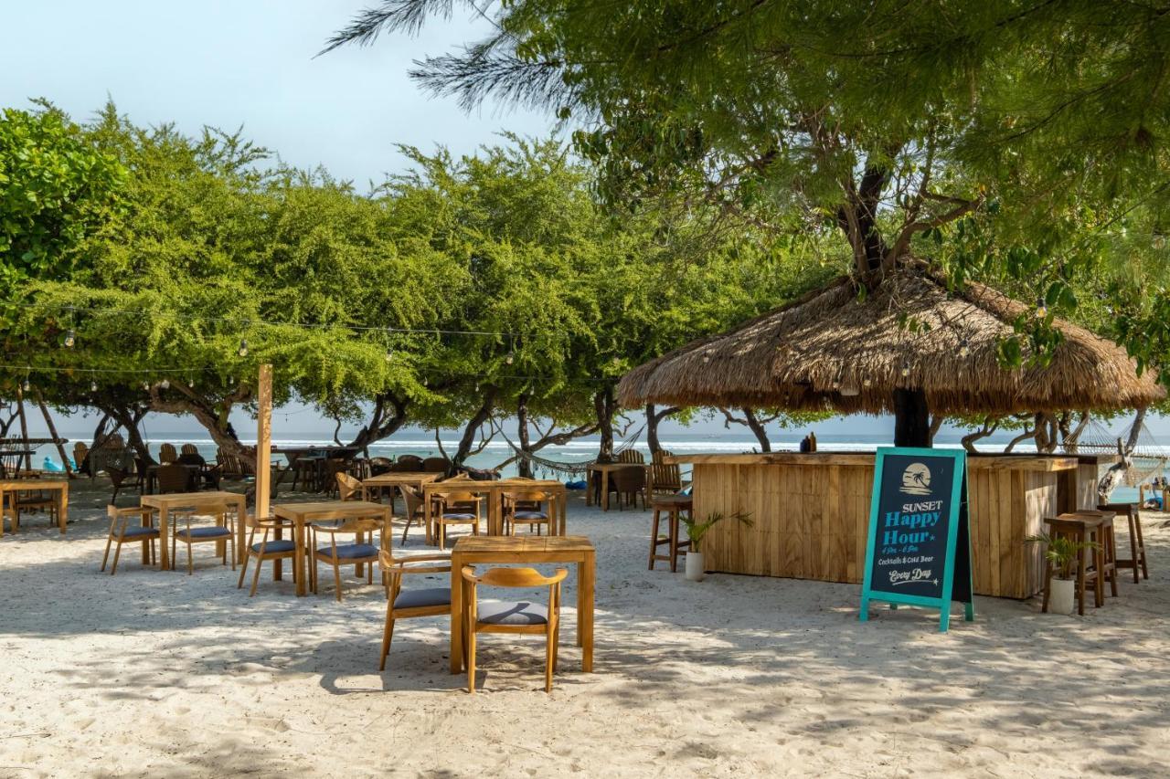 Gili Teak Beach Front Resort Джили Трауанган Екстериор снимка