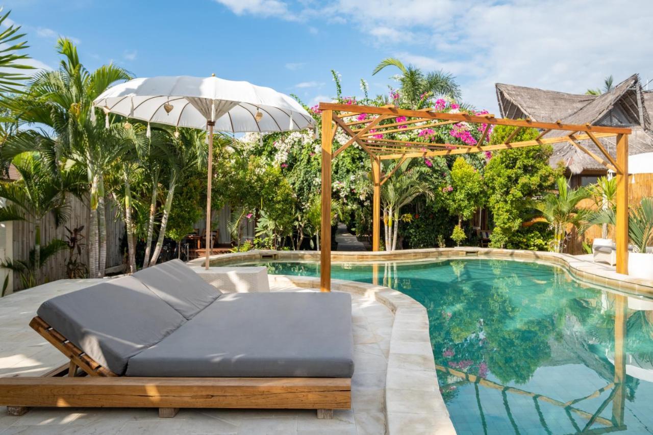Gili Teak Beach Front Resort Джили Трауанган Екстериор снимка