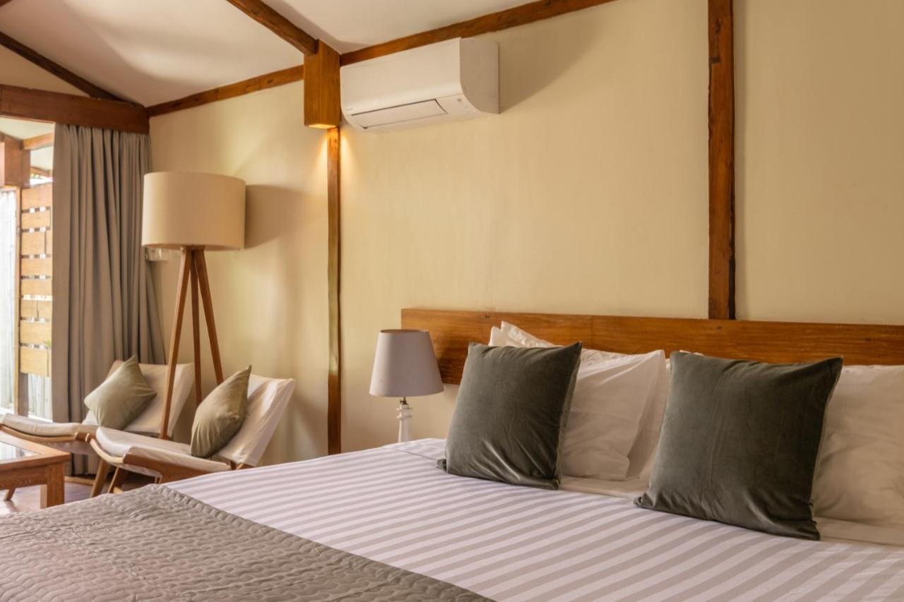 Gili Teak Beach Front Resort Джили Трауанган Екстериор снимка
