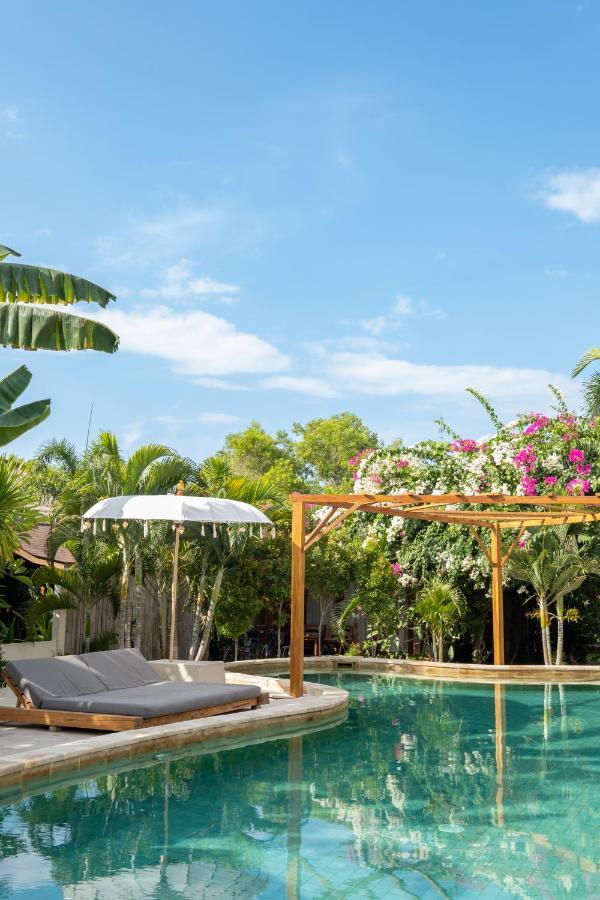 Gili Teak Beach Front Resort Джили Трауанган Екстериор снимка