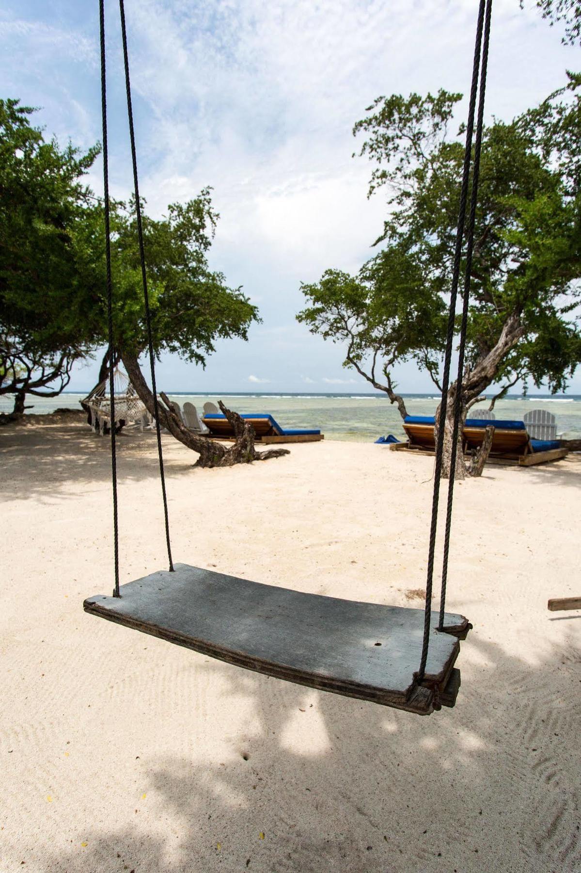 Gili Teak Beach Front Resort Джили Трауанган Екстериор снимка