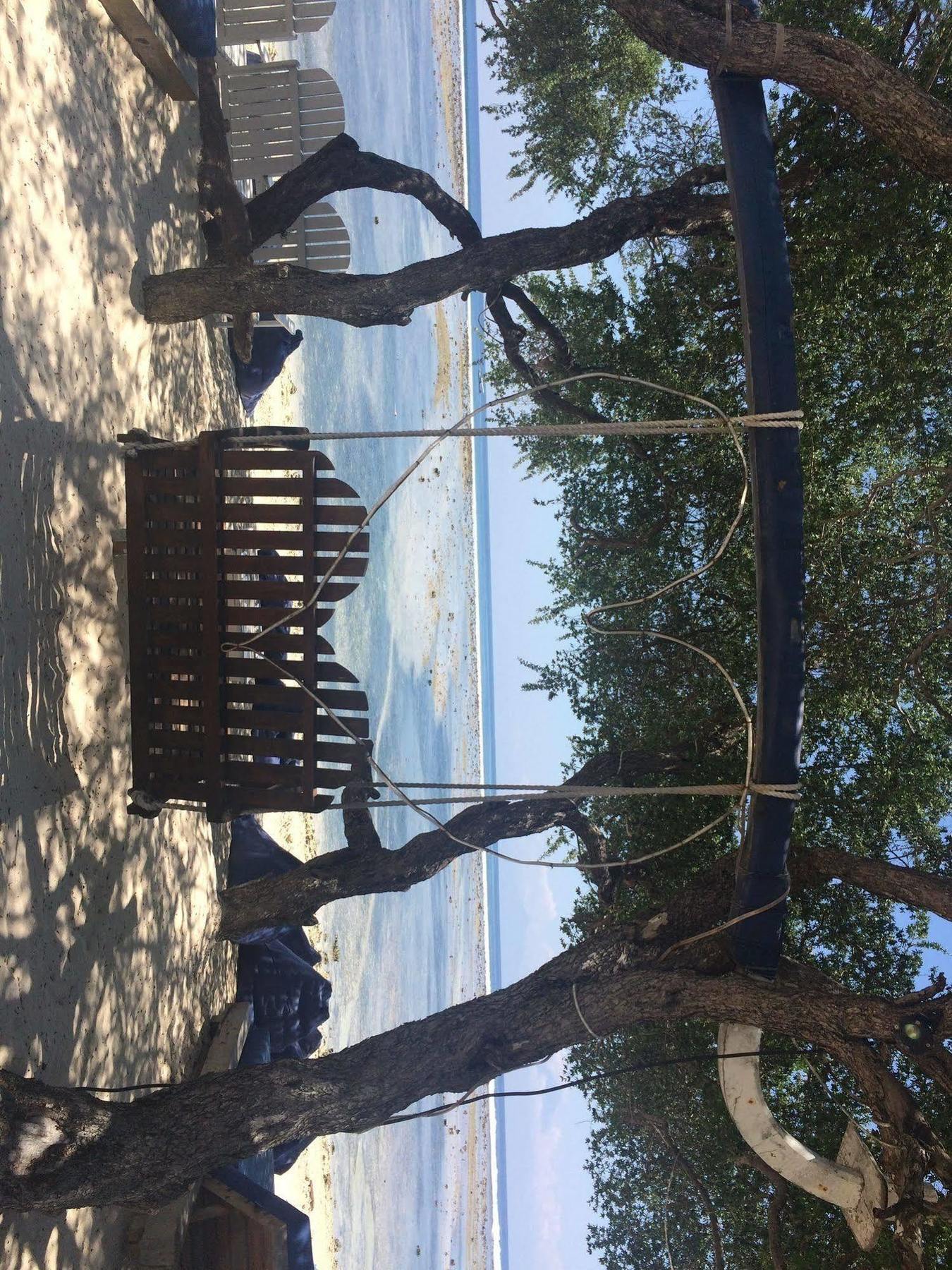 Gili Teak Beach Front Resort Джили Трауанган Екстериор снимка