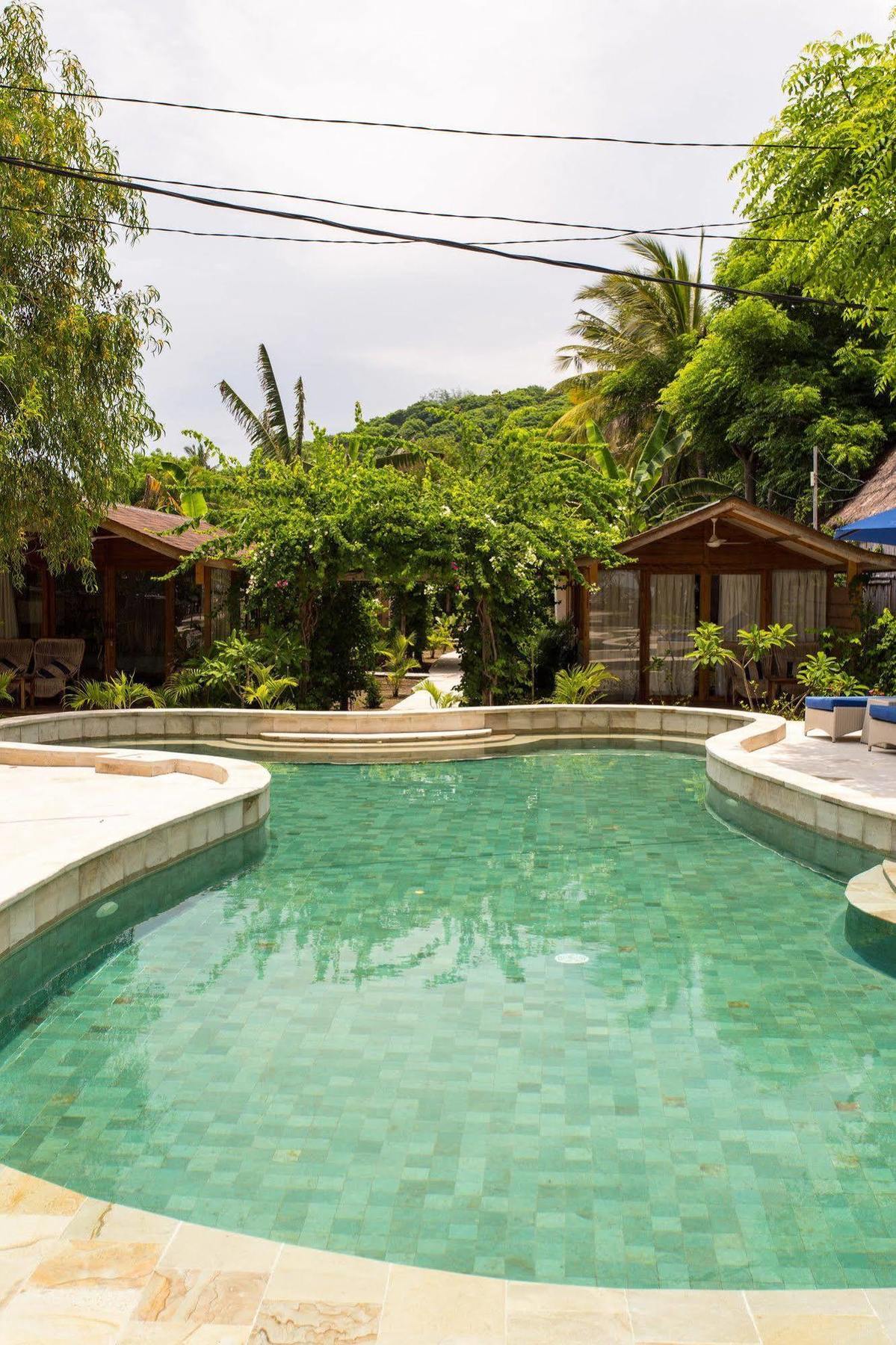 Gili Teak Beach Front Resort Джили Трауанган Екстериор снимка
