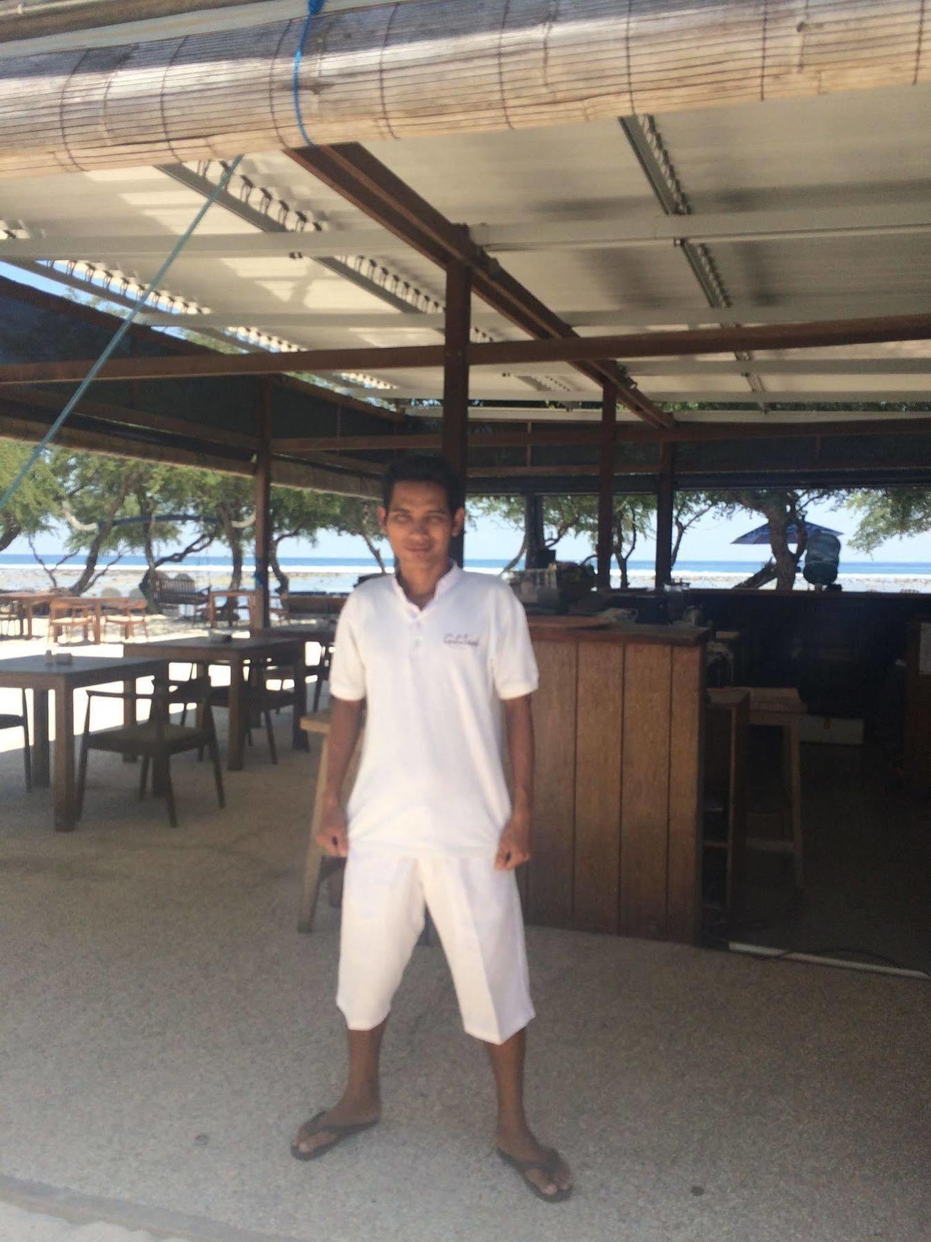 Gili Teak Beach Front Resort Джили Трауанган Екстериор снимка